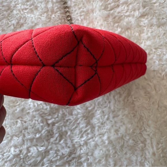 Leghila Italy Neoprene Red Diamond Pattern Crossbody Bag Silver chain strap - Picture 11 of 14